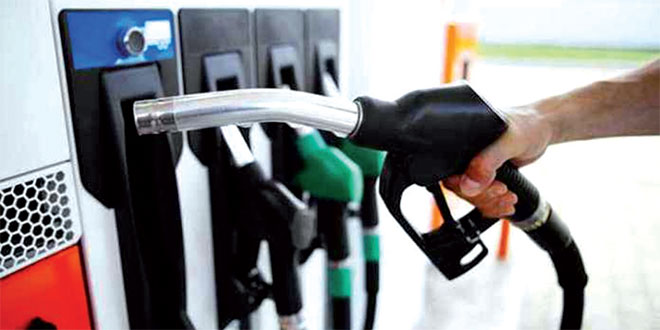 Carburant: Trop cher le litre à la pompe 