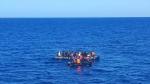 Laâyoune : les FAR secourent 55 migrants en route pour les Canaries
