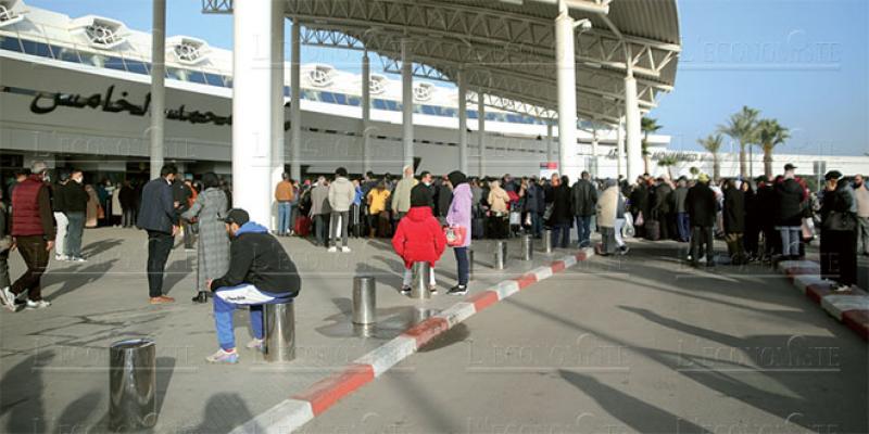 Border opening: Rush of passengers at airports