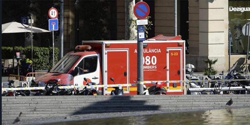 Barcelone : Deux hommes armés retranchés dans un bar