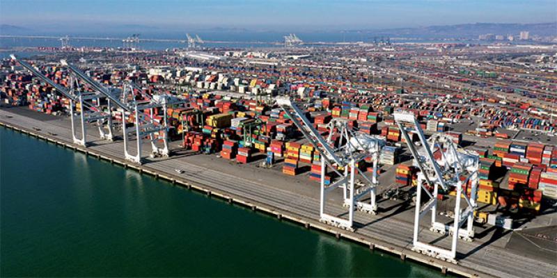 Commerce maritime: Une reprise et des pressions