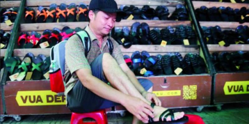 Vietnam: les sandales de caoutchouc résistent