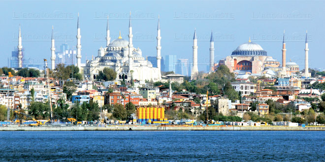A cheval sur l’Europe et l’Asie, Istanbul séduit par ses monuments et