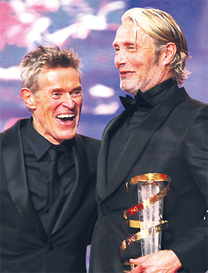 mads-mikkelsen-et-willem-dafoe-048.jpg