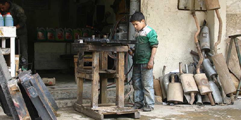 Près de 60% des enfants au travail exposés aux travaux dangereux